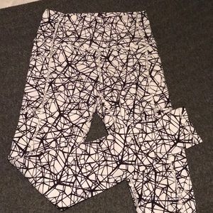 Black and white leggings with pockets